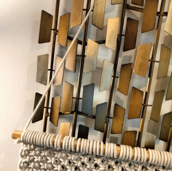 Handmade vintage macrame wall pocket wall hanging - Picture 5 of 9